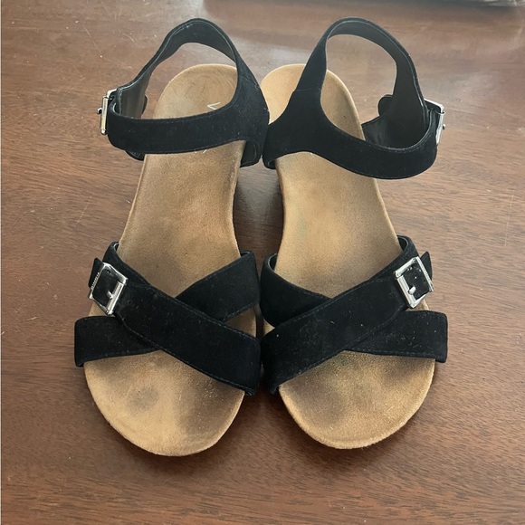 Vionic ANKA Black Suede Sandals with Silver Buckles EUC - Picture 3 of 9